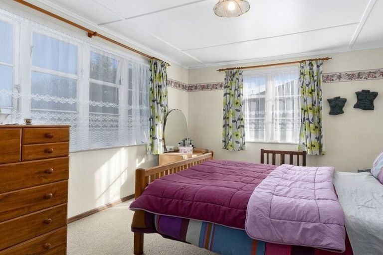 Photo of property in 39 Atiawa Crescent, Waiwhetu, Lower Hutt, 5010