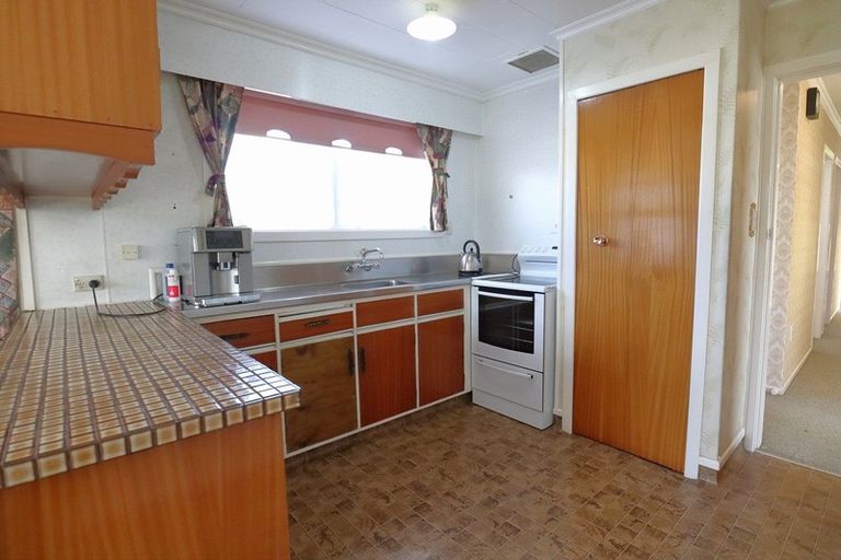 Photo of property in 16 Oberon Street, Stratford, 4332