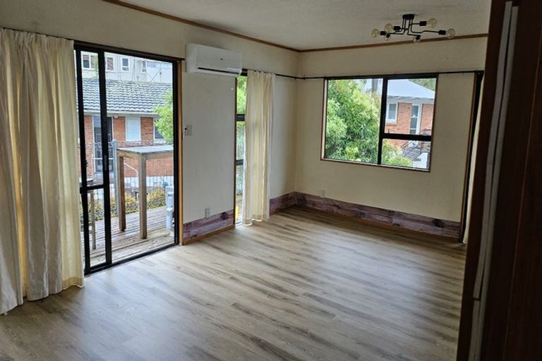 Photo of property in 30 Penning Road, Castor Bay, Auckland, 0620