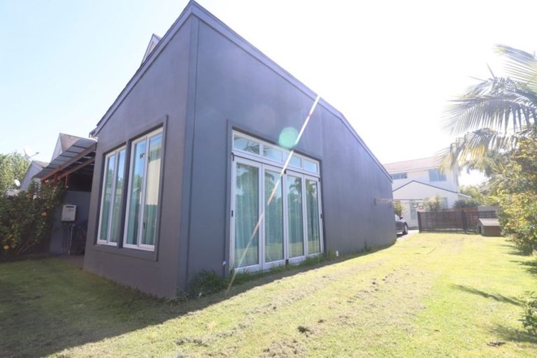 Photo of property in 7n Clearwater Cove, West Harbour, Auckland, 0618