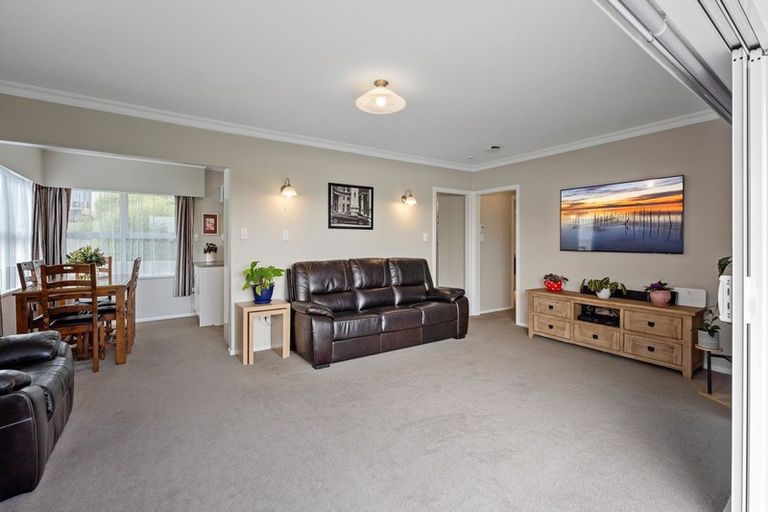 Photo of property in 10 Matenga Street, Waikanae, 5036
