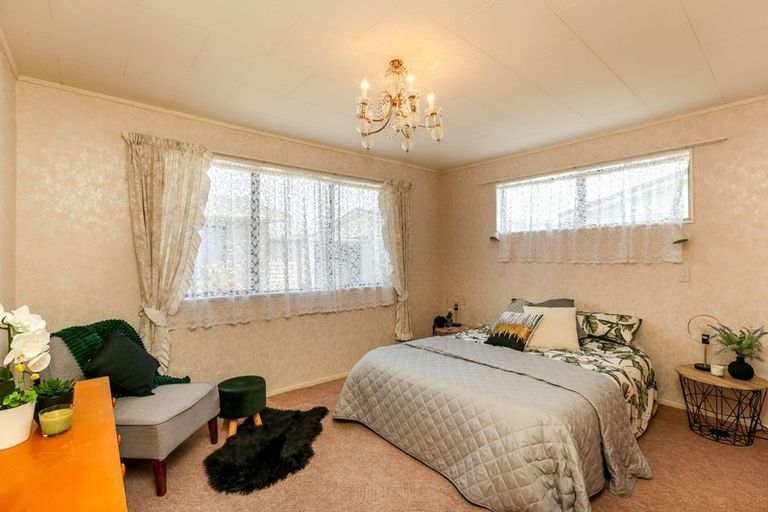 Photo of property in 2/13 Karamu Street, Strandon, New Plymouth, 4312
