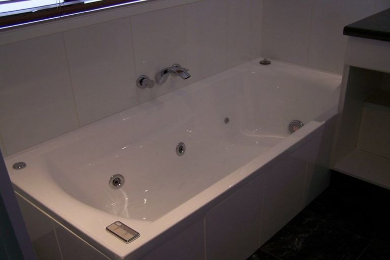 Photo of property in 2/4 Currell Way, Somerville, Auckland, 2014