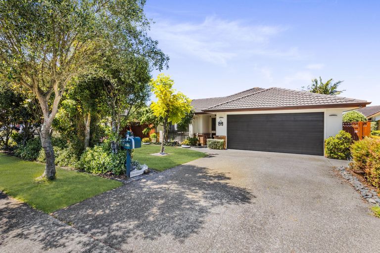 Photo of property in 11 Allerton Place, Wattle Downs, Auckland, 2103
