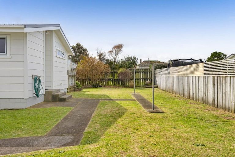 Photo of property in 8 Hughson Place, Opunake, 4616