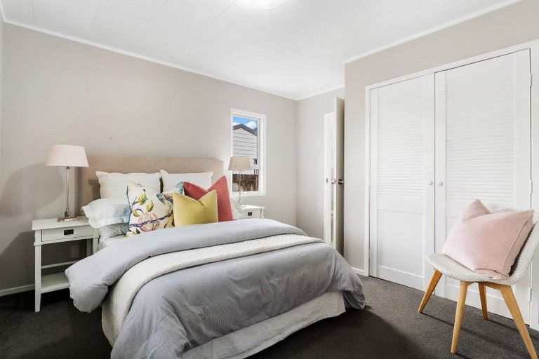 Photo of property in 1/54 De Quincey Terrace, Highland Park, Auckland, 2010