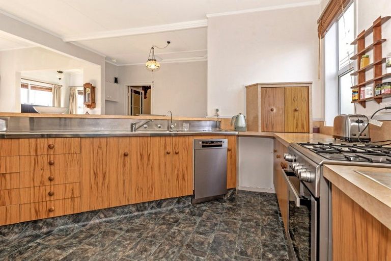 Photo of property in 300 Aberdeen Road, Gisborne, 4010