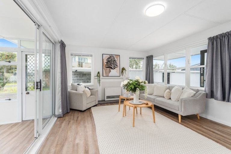 Photo of property in 18 Norwich Place, Awapuni, Palmerston North, 4412