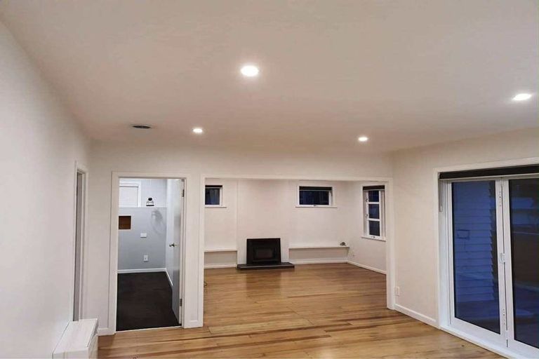 Photo of property in 12 Alston Avenue, Kelston, Auckland, 0602