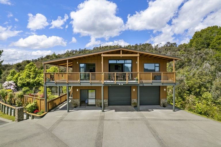 Photo of property in 11 Streets Way, Timberlea, Upper Hutt, 5018