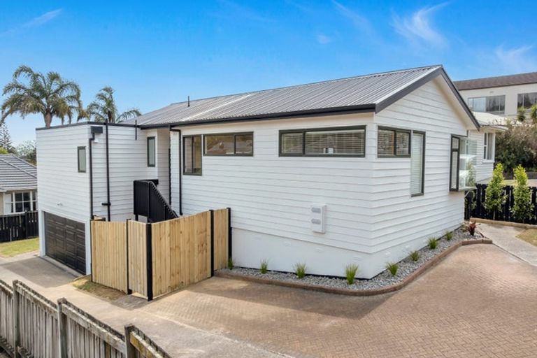Photo of property in 1/410 Glenfield Road, Glenfield, Auckland, 0629