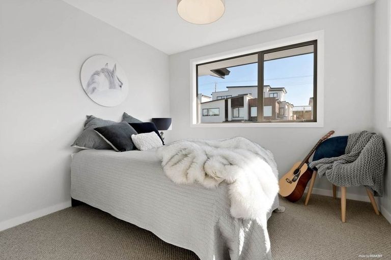 Photo of property in 8 Vazey Way, Hobsonville, Auckland, 0618