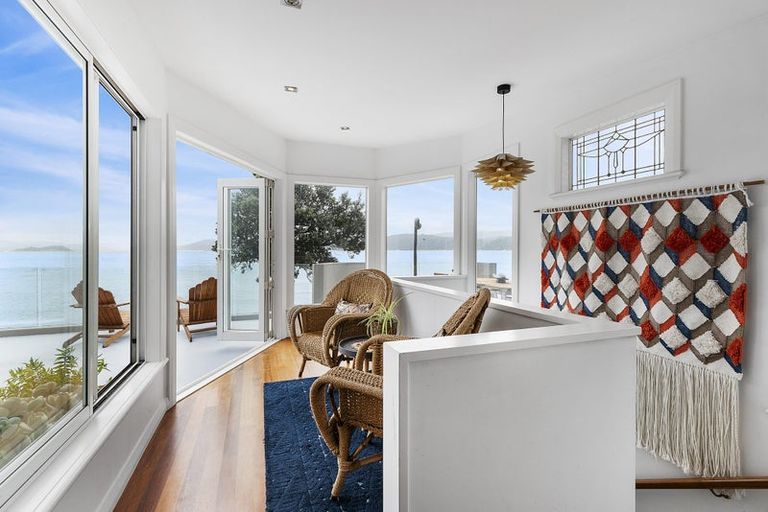 Photo of property in 353 Karaka Bay Road, Karaka Bays, Wellington, 6022