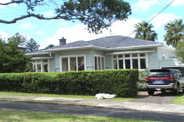 Photo of property in 1/6 Northumberland Avenue, Belmont, Auckland, 0622
