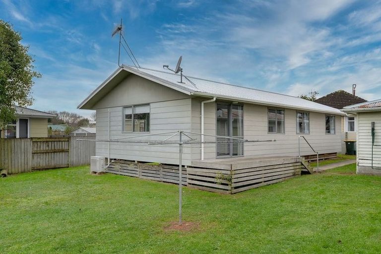 Photo of property in 71 Queenwood Road, Levin, 5510