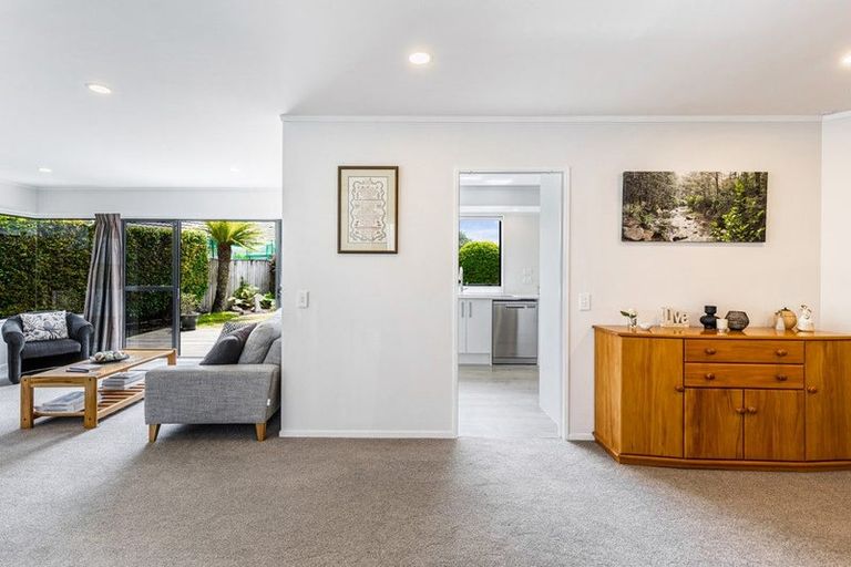 Photo of property in 25 Suncrest Drive, West Harbour, Auckland, 0618