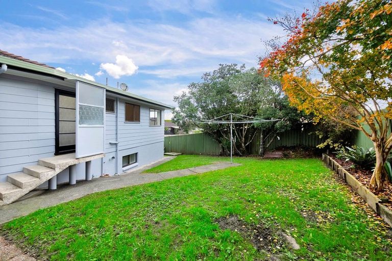 Photo of property in 4 St Catherine Crescent, West Harbour, Auckland, 0618