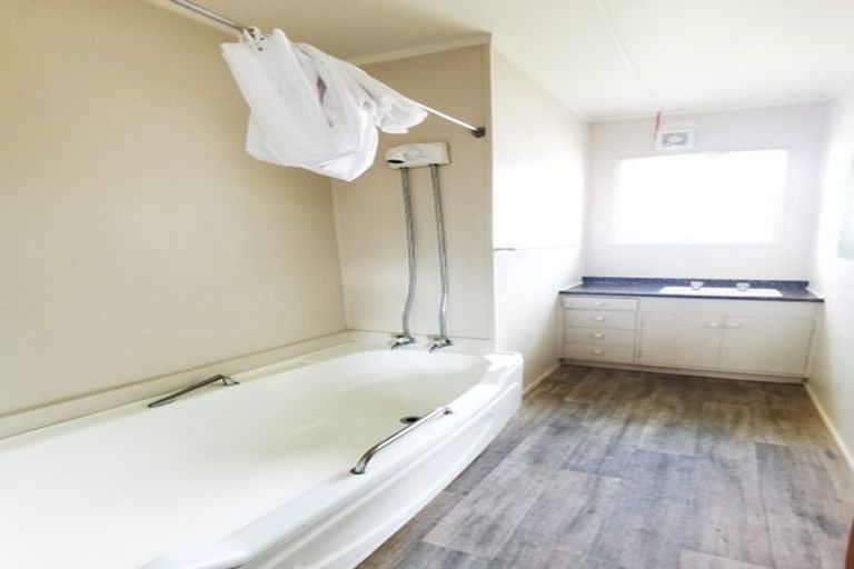 Photo of property in 1/6 Hemsway Place, Sunnyhills, Auckland, 2010