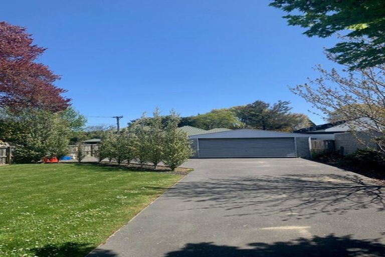 Photo of property in 23 Garreg Road, Fendalton, Christchurch, 8052