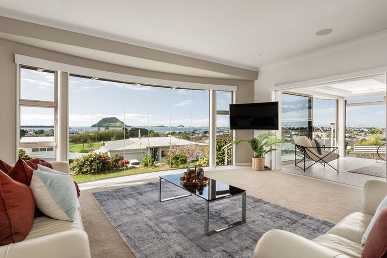 Photo of property in 3 Seaview Road, Otumoetai, Tauranga, 3110
