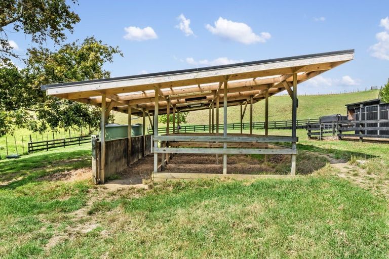 Photo of property in 1539 State Highway 16, Helensville, 0875