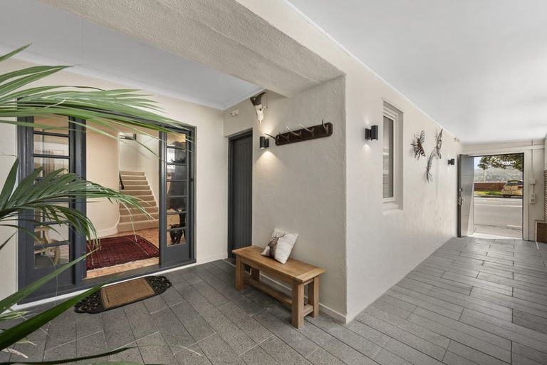 Photo of property in 90 Oriental Parade, Oriental Bay, Wellington, 6011