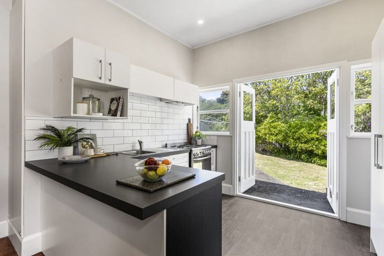 Photo of property in 17 Waikowhai Street, Ngaio, Wellington, 6035