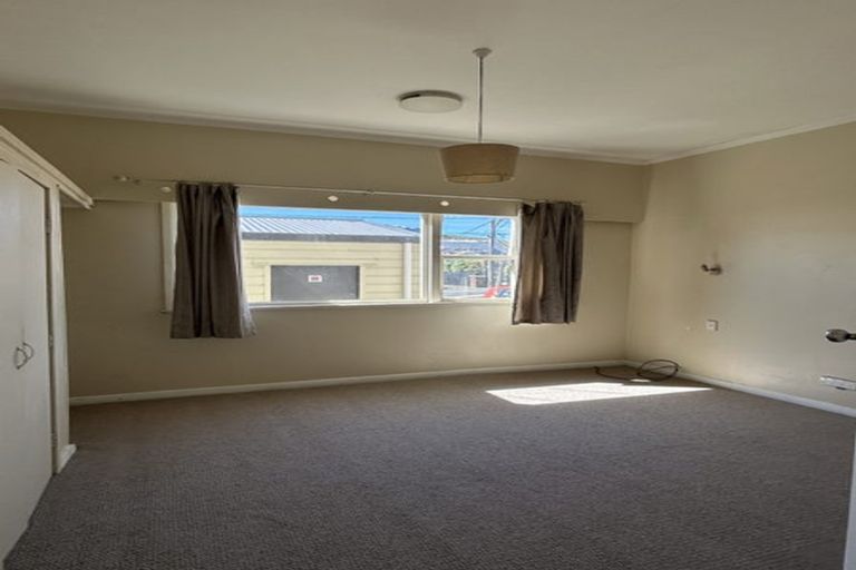 Photo of property in 96 Derwent Street, Island Bay, Wellington, 6023