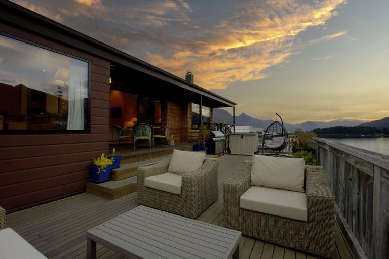 Photo of property in 5 Mincher Road, Kelvin Heights, Queenstown, 9300