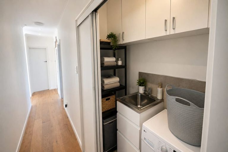 Photo of property in 20 Godley Road, Green Bay, Auckland, 0604