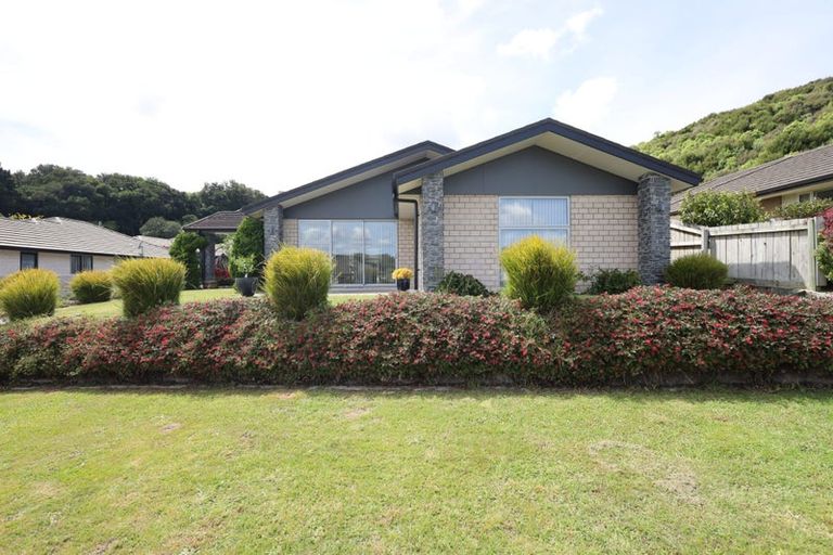 Photo of property in 35 Rochfort Crescent, Pyes Pa, Tauranga, 3112