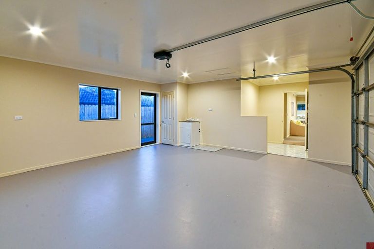 Photo of property in 28 Nicholas Gibbons Drive, Clendon Park, Auckland, 2103