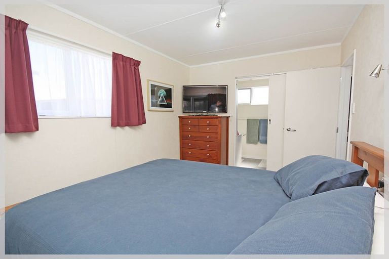 Photo of property in 8 Hart Street, Foxton Beach, Foxton, 4815