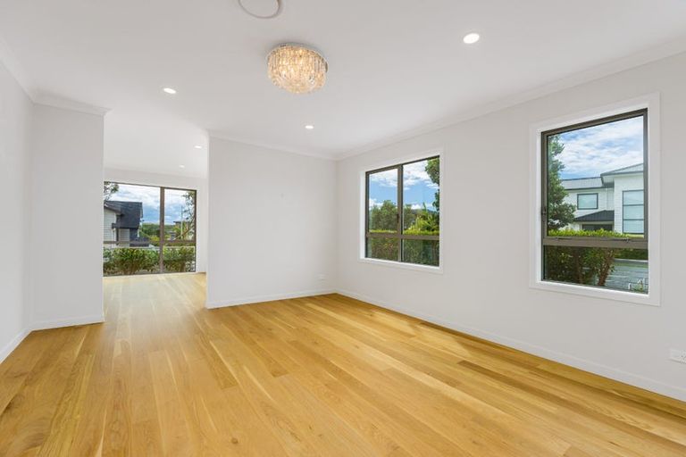 Photo of property in 17 Headland Drive, Long Bay, Auckland, 0630