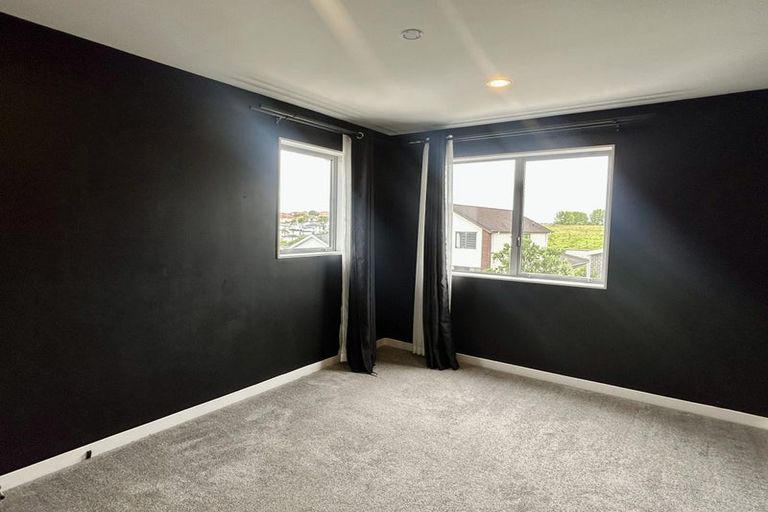 Photo of property in 16 Kaipuke Crescent, Gulf Harbour, Whangaparaoa, 0930