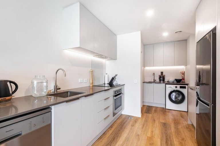 Photo of property in 41 Te Ara O Papatahi, Wainuiomata, Lower Hutt, 5014