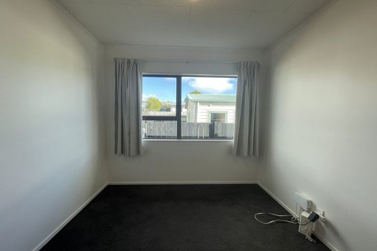 Photo of property in 1/94 Roberts Road, Te Atatu South, Auckland, 0610