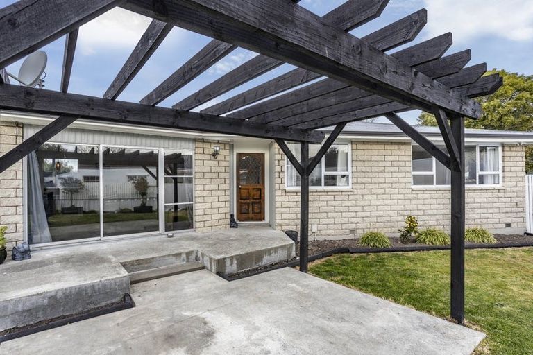 Photo of property in 8 Doggett Place, Rangiora, 7400