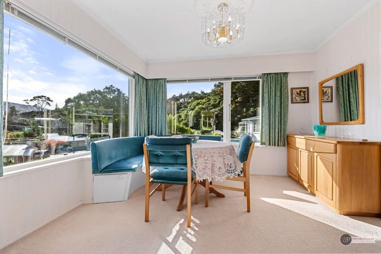 Photo of property in 33 James Grove, Stokes Valley, Lower Hutt, 5019