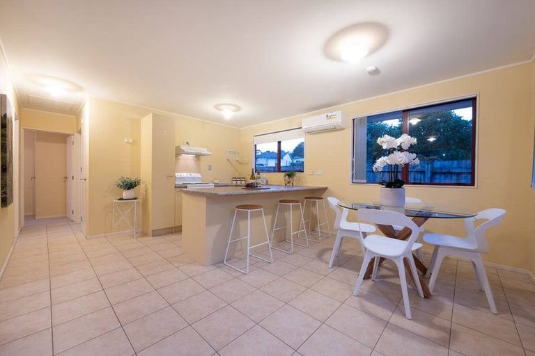 Photo of property in 32 De Quincey Terrace, Highland Park, Auckland, 2010