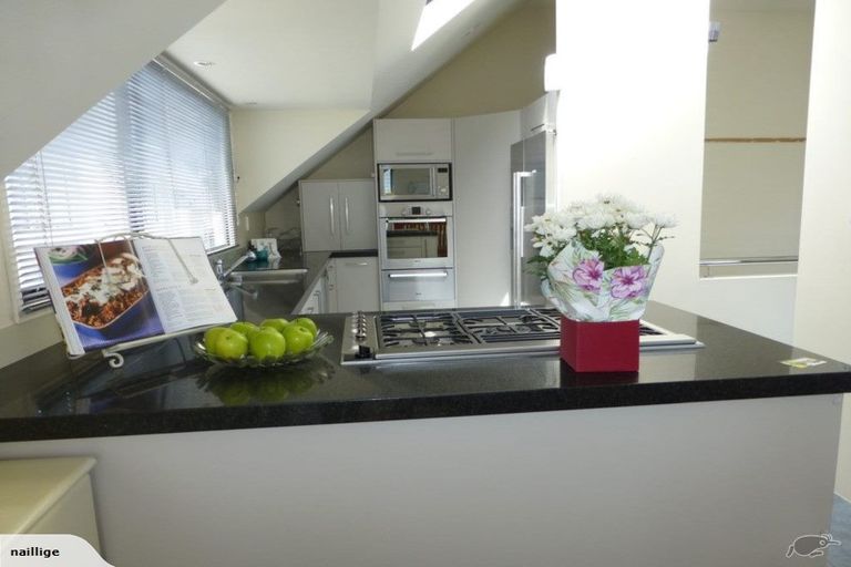 Photo of property in 8b Te Akau Crescent, Bucklands Beach, Auckland, 2012