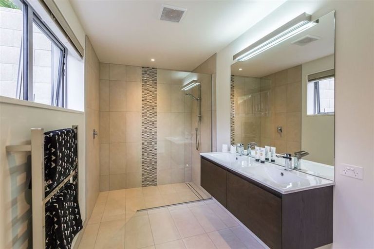 Photo of property in 33d Hackthorne Road, Cashmere, Christchurch, 8022