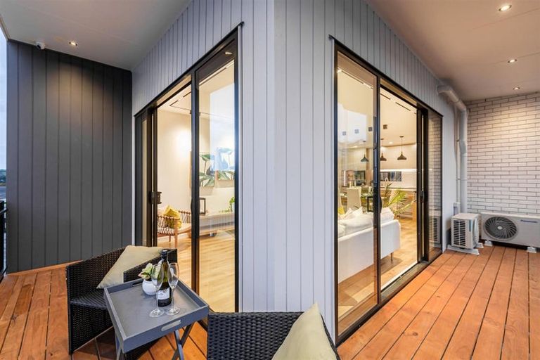 Photo of property in 16 Kuaha Road, Massey, Auckland, 0614