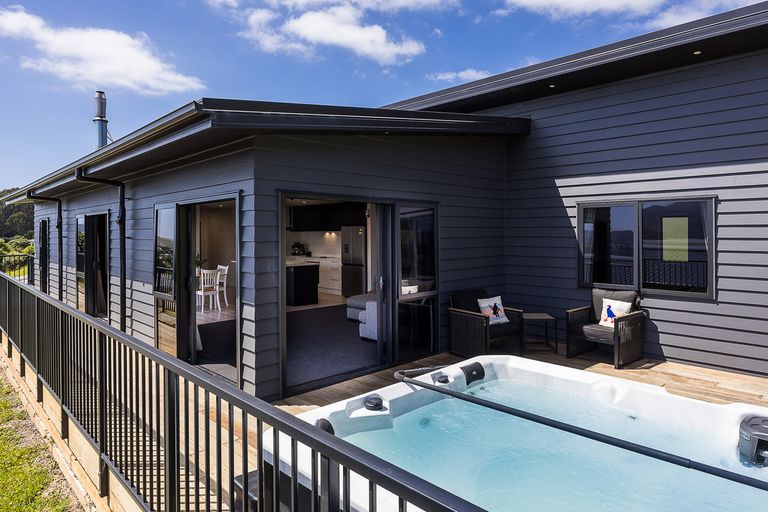 Photo of property in 6 Batham Way, Broad Bay, Dunedin, 9014