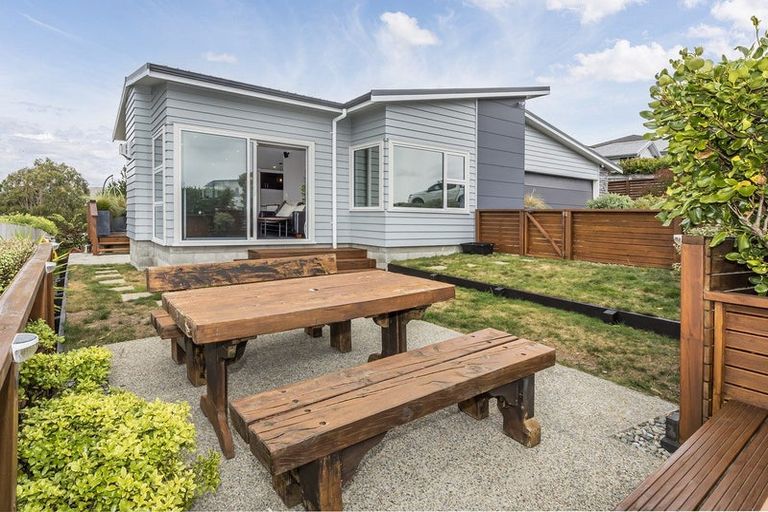 Photo of property in 152 Endeavour Drive, Whitby, Porirua, 5024