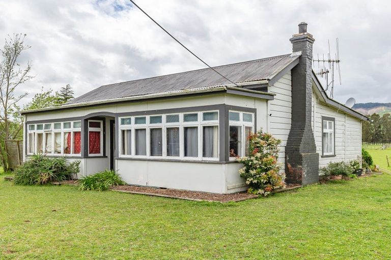 Photo of property in 156 Arapaepae Road, Levin, 5510