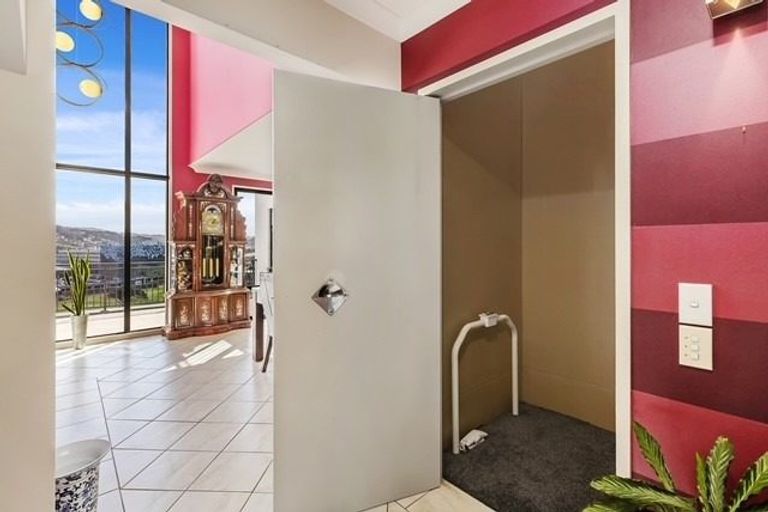 Photo of property in 8 Bunker Way, Strathmore Park, Wellington, 6022