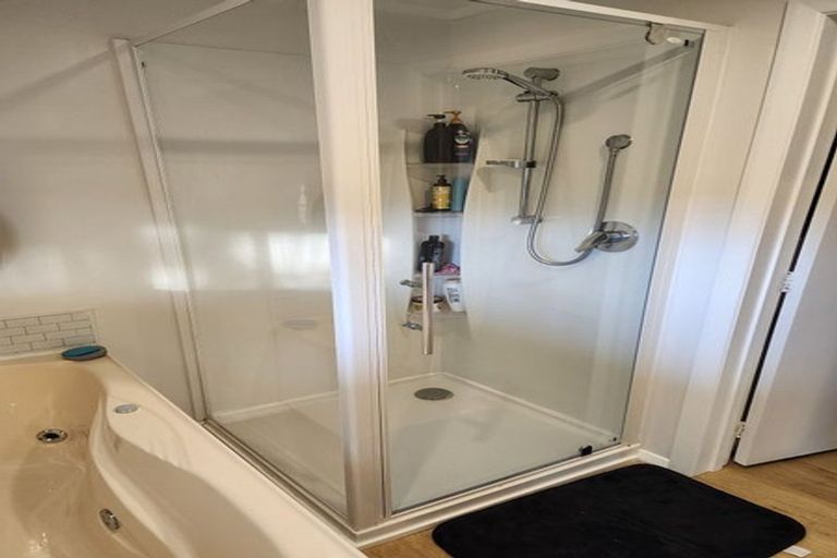 Photo of property in 10 Paraekaretu Street, Hunterville, 4730