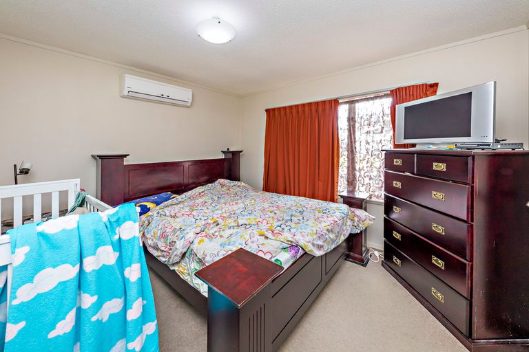 Photo of property in 4 Cottrell Place, Clendon Park, Auckland, 2103