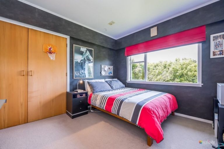 Photo of property in 15 Wilson Grove, Normandale, Lower Hutt, 5010